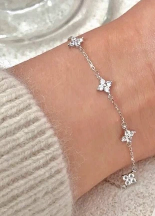 Bracelet Fin Argenté avec plusieurs Cristaux Blancs en Acier Inoxydable, marque: La Dame Aux Joyaux, état: Neuf sans étiquette, 12,90 €, 14,25 € Protection acheteurs incluse