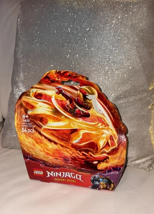 LEGO Ninjago Dragons Rising - Kai Spinjitzu Set (71823) - NEUF, Boîte Légèrement Abîmée, marke: LEGO, zustand: Sehr gut, größe: Einheitsgröße, 6,00 €, 7,00 € inklusive Vinted-Käuferschutz