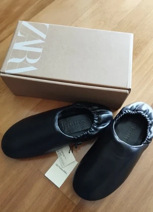 Nanushka x Zara Limited Edition Black Leather Flat Shoes Mules 40 New, marca: Nanushka, estado: Novo com etiquetas, tamanho: 40, €85.00, €89.95 inclui Proteção do Comprador