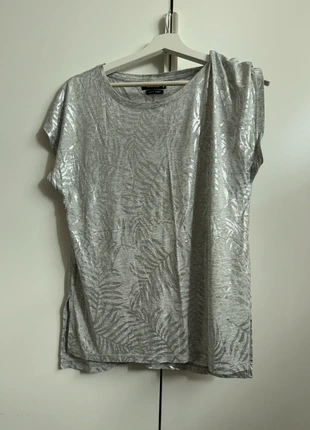 Silbernes Glanzshirt mit Blattmuster, brand: Sonstiges, condizioni: Ottime, taglia: M / IT 42 / EU 38, €4.00, €4.90 include la Protezione acquisti