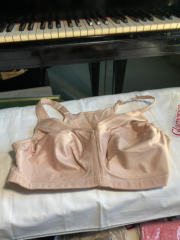 Glamorise Bra 44B 4