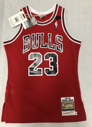 Maillot NBA Michael Jordan Chicago Bulls 1991-92 – Mitchell & Ness  (Small/36), brand: Mitchell & Ness, condizioni: Nuovo con cartellino, taglia: S, €209.00, €220.15 include la Protezione acquisti Pro
