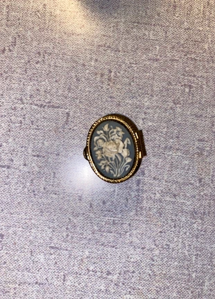 Vintage - Miniature boite pilulier en métal doré - détail 3D sur le couvercles, brand: Vintage, condition: Very good, €8.00, €9.10 includes Buyer Protection