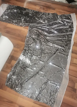 Sequin silver fabric, merk: Dunelm, staat: Heel goed, € 5,00, € 5,95 inclusief Kopersbescherming