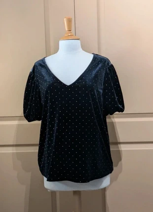 Haut de maternité en velours noir à pois brillants – Élégant & Confortable, marke: Kiabi, zustand: Sehr gut, größe: XL / 42 / 14, 6,00 €, 7,00 € beinhaltet Vinted-Käuferschutz Pro