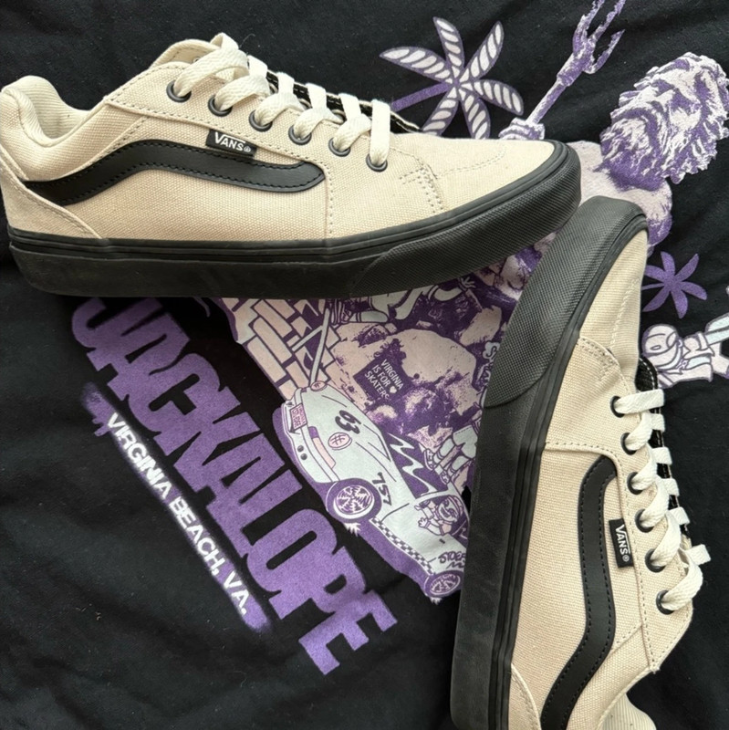 Tan low top vans sales