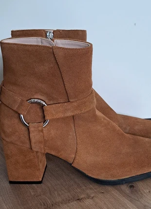 Botas Hugo Boss, merk: Hugo Boss, staat: Heel goed, maat: 38, € 58,00, € 61,60 inclusief Kopersbescherming