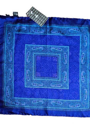 Elegancia vintage en seda: pañuelo versátil con encanto clásico, brand: Conti, condizioni: Nuovo con cartellino, €11.00, €12.25 include la Protezione acquisti