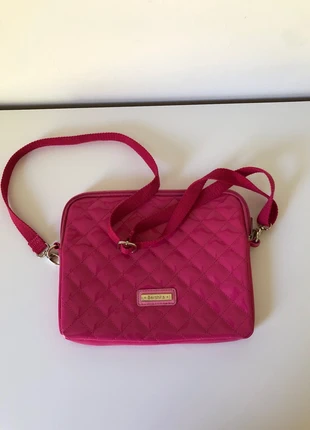 Pochette de tablette Bershka, marque: Bershka, état: Neuf sans étiquette, 5,00 €, 5,95 € Protection acheteurs incluse