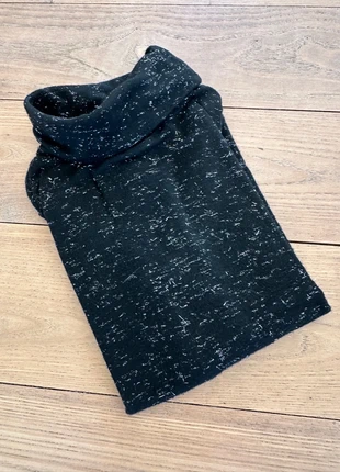 Top noir avec fils argentés, brand: Okaïdi, condizioni: Ottime, taglia: 5 anni / 110 cm, €2.00, €2.80 include la Protezione acquisti