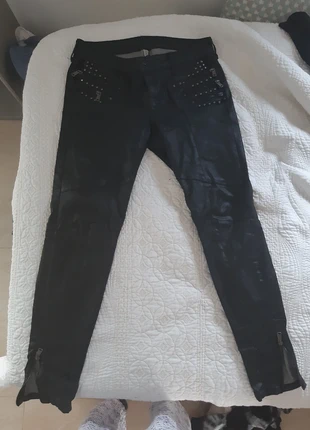 Pantalones cuero sintético y tachuelas Mango, marque: Mango, état: Très bon état, taille: L / 40 / 12, 7,00 €, 8,05 € Protection acheteurs incluse