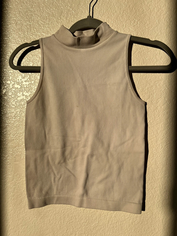 Aura sleeveless turtleneck 2