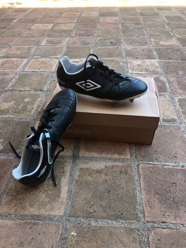 Chaussures crampons Umbro Vinted