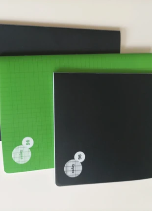 Lot de 3 cahiers Seyes, 96 pages, 29,7x 21 cm, grands carreaux, 2 noirs, 1 vert, condizioni: Nuovo senza cartellino, €1.00, €1.75 include la Protezione acquisti