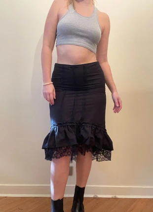 Vintage gothic style black midi skirt with lace detailing, estado: Novo sem etiquetas, tamanho: M / 38 / 10, €20.00, €21.70 inclui Proteção do Comprador