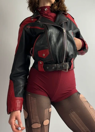 80s Veste biker vintage cuir véritable bi colore rouge noir vintage glam rock made in Spain, marque: Vintage, état: Très bon état, taille: M / 38 / 10, 180,00 €, 189,70 € Protection acheteurs (Pro) incluse