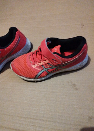 Baskets Asics taille 34.5 cm 