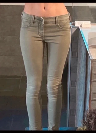 Pantalón vaquero pitillo tiro bajo, brand: Hollister, condizioni: Ottime, taglia: XS / IT 38 / EU 34, €3.00, €3.85 include la Protezione acquisti