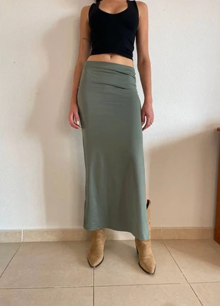 Khaki maxi skirt in size XS perfect fit and great for fall from Bershka, marque: Bershka, état: Très bon état, taille: XS / 34 / 6, 12,00 €, 13,30 € Protection acheteurs incluse