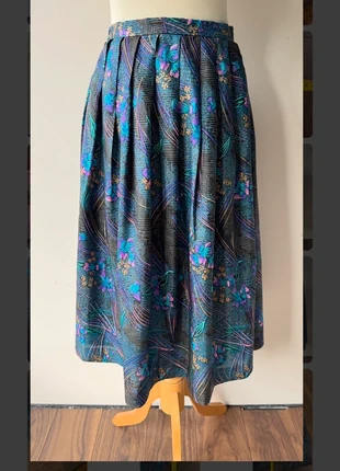Vintage Pleated Midi Skirt Floral Flower Silk? 34 36 Blue Purple Pink Black Vibrant Romantic Chic, merk: Vintage Dressing, staat: Heel goed, maat: XS / 34 / 6, € 39,00, € 41,65 inclusief Kopersbescherming Pro