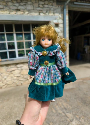 Petite poupée en porcelaine, condition: Very good, size: One size, €6.00, €7.00 includes Buyer Protection