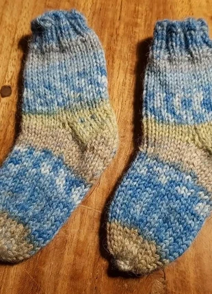 Babysokjes maat S, merk: Hand Knitted, staat: Nieuw zonder prijskaartje, maat: Tot 1 maand / 50 cm, € 5,00, € 5,95 inclusief Kopersbescherming