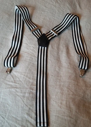 Zwart/wit gestreepte bretels, staat: Heel goed, € 10,00, € 11,20 inclusief Kopersbescherming