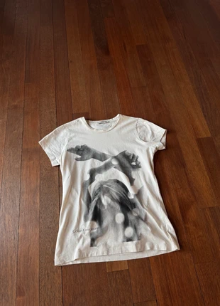 T-shirt Calvin Klein Jeans bianca – stampa artistica donna, maniche corte unisex vintage, marca: Calvin Klein, estado: Muito bom, tamanho: M / 38 / 10, €14.00, €15.40 inclui Proteção do Comprador