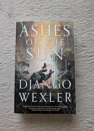Ashes of the Sun (Django Wexler) - floppy paperback, état: Très bon état, 10,00 €, 11,20 € Protection acheteurs incluse