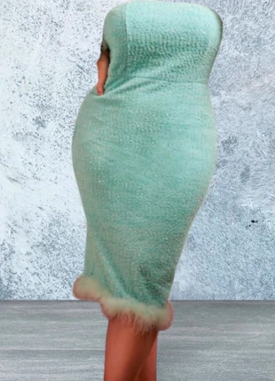 Elegant Mint Green Bodycon Dress with Glamorous Feathered Hem – Curvy Winter Chic!  Brand New, marke: Vintage Dressing, zustand: Neu, größe: 6XL / 52 / 24, 19,00 €, 20,65 € inklusive Vinted-Käuferschutz