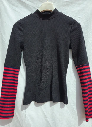 Maglia nera a coste con maniche a righe rosse e blu – Shein, taglia M, brand: Shein, condizioni: Ottime, taglia: M / IT 42 / EU 38, €1.99, €2.79 include la Protezione acquisti