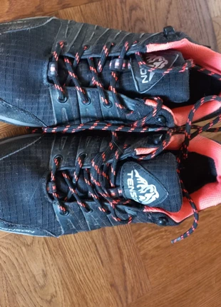 Tenson wandelschoenen. Aat 40, merk: Tenson, staat: Goed, maat: 40, € 10,00, € 11,20 inclusief Kopersbescherming