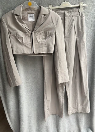 Ensemble gris, merk: Bershka, staat: Goed, maat: XXS / 32 / 4, € 15,00, € 16,45 inclusief Kopersbescherming