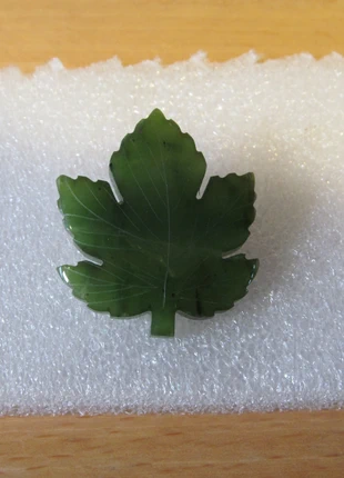 Dainty Carved Nephrite Jade Maple Leaf Brooch, condition: Very good, £8.60, £9.73 includes Buyer Protection