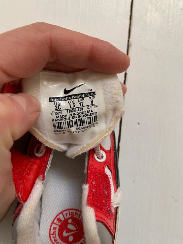 Nike sneakertje baby rood zwart maat 17 Vinted