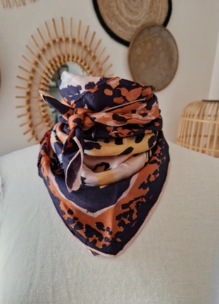 Foulard carré vintage ancien moucheté noir/bleu/fauve 63x63 cm, merk: Vintage, staat: Goed, € 5,00, € 5,95 inclusief Kopersbescherming Pro