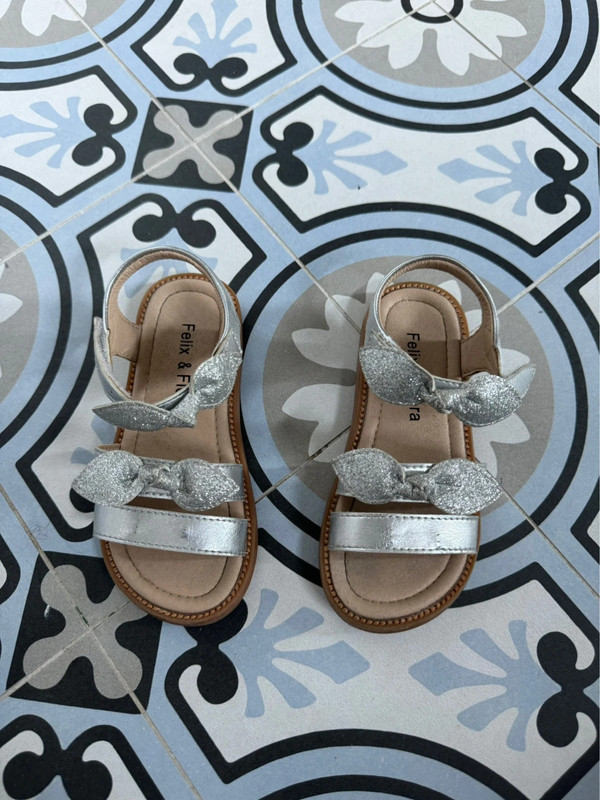 Glittery bow sandals 1