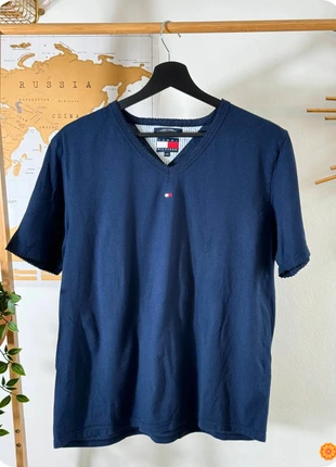 Tee-shirt Tommy Hilfiger encolure en V bleu marine Taille L (mais fais plus petit que L), marke: Tommy Hilfiger, zustand: Gut, größe: Universal, 9,90 €, 11,10 € beinhaltet Vinted-Käuferschutz Pro