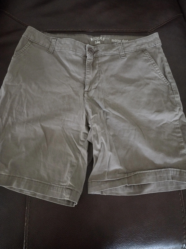 Riders By Lee Mid-Rise Woman's Shorts Size 8M 2