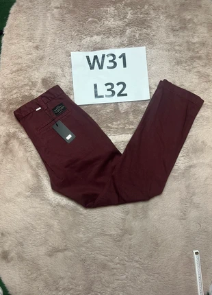 Levi Chino / Burgundy Red / W31 L32 #1267, merk: Levi's, staat: Heel goed, maat: W31 | FR 40, € 27,50, € 29,58 inclusief Kopersbescherming Pro