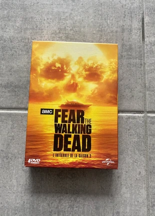 Coffre Fear the walking dead saison 2, staat: Heel goed, € 5,00, € 5,95 inclusief Kopersbescherming