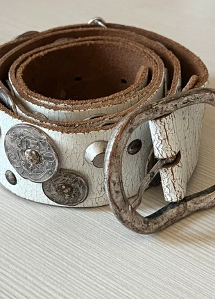 cintura bianca vintage cuoio con charm, brand: Avant Garde, condizioni: Ottime, taglia: 105 cm, €12.00, €13.30 include la Protezione acquisti