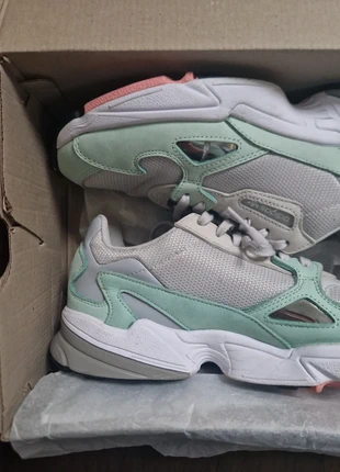 Mint green adidas sneakers, brand: adidas, condizioni: Nuovo senza cartellino, taglia: 40, €29.00, €31.15 include la Protezione acquisti