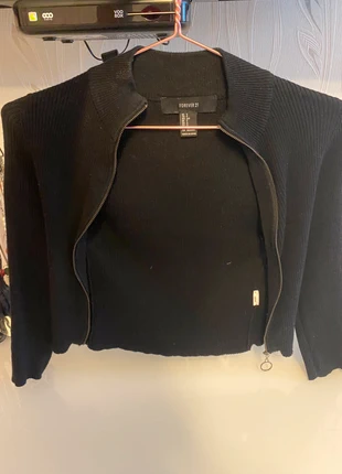 Gilet court noir tirette forever21 S, brand: Forever 21, condizioni: Ottime, taglia: S / IT 40 / EU 36, €4.00, €4.90 include la Protezione acquisti