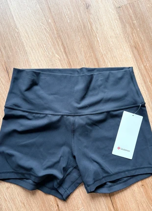 Lululemon Sport Shorts -Neu, brand: Lululemon, condizioni: Nuovo con cartellino, taglia: L / IT 44 / EU 40, €38.00, €40.60 include la Protezione acquisti