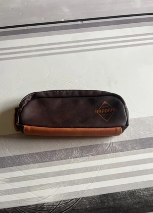 Trousse Kaporal marron, marca: Kaporal, estado: Nuevo sin etiquetas, 2,00 €, 2,80 € Protección al comprador incluida