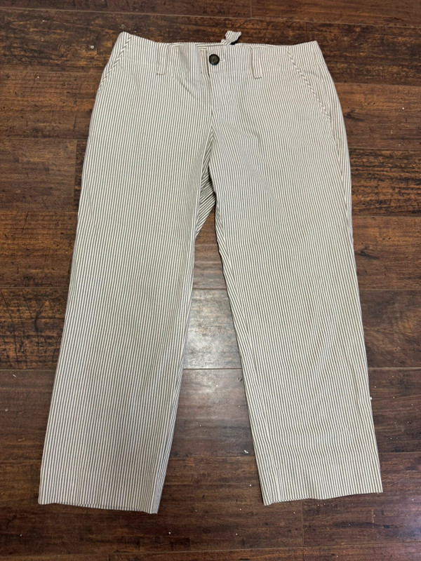 Gap pin stripe cropped chino pants size 8 1