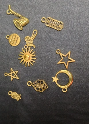 Lot de 10 breloques pendentifs charms fantaisie doré, état: Neuf sans étiquette, 1,00 €, 1,75 € Protection acheteurs incluse