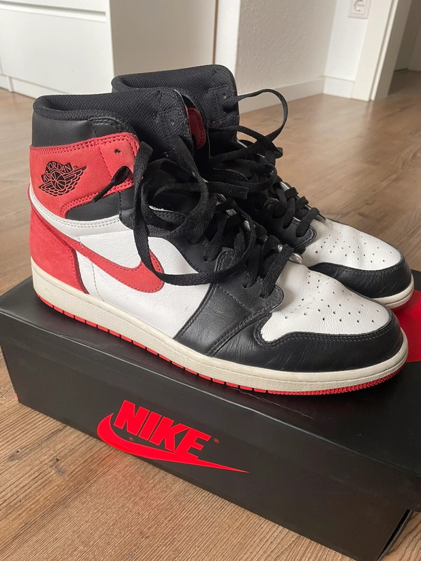 Track red hotsell jordan 1