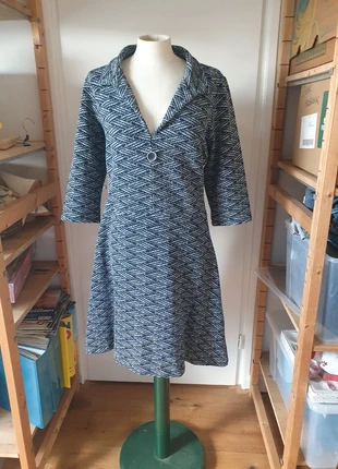 Grafische print jurk, merk: Zoë Loveborn, staat: Goed, maat: XL / 42 / 14, € 7,00, € 8,05 inclusief Kopersbescherming